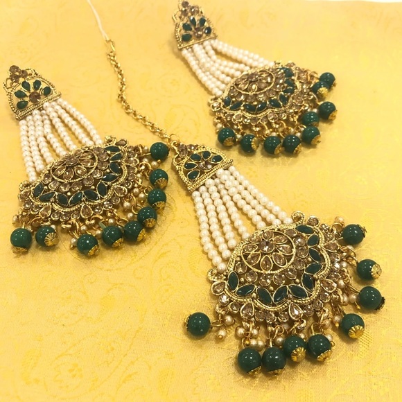 Mughal Style Earrings and Tikka Set - Picture 1 of 2
